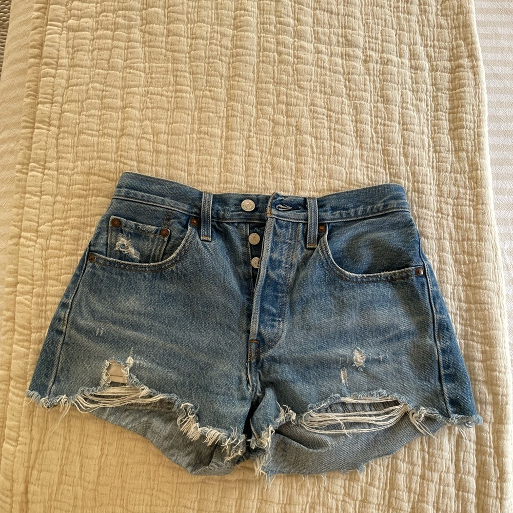 Vintage high waisted Levi’s Jean shorts size 24